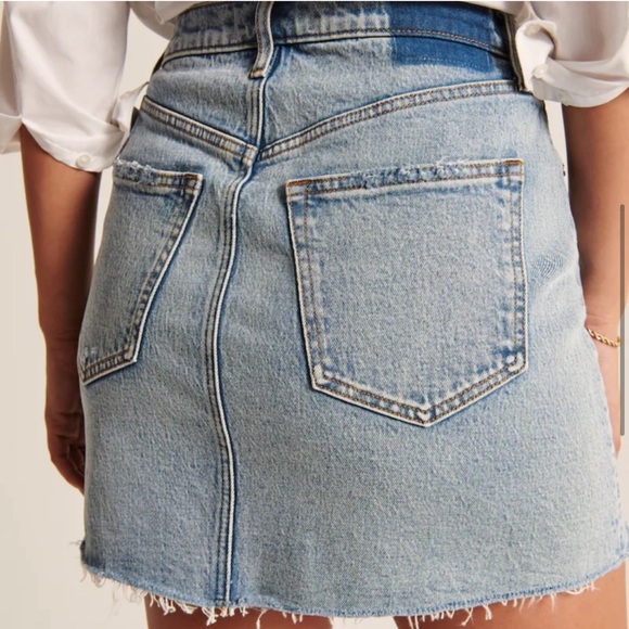 NWT - Abercrombie & Fitch - Curve Love The 90's Micro Mini Denim Skirt - Black - Picture 7 of 9